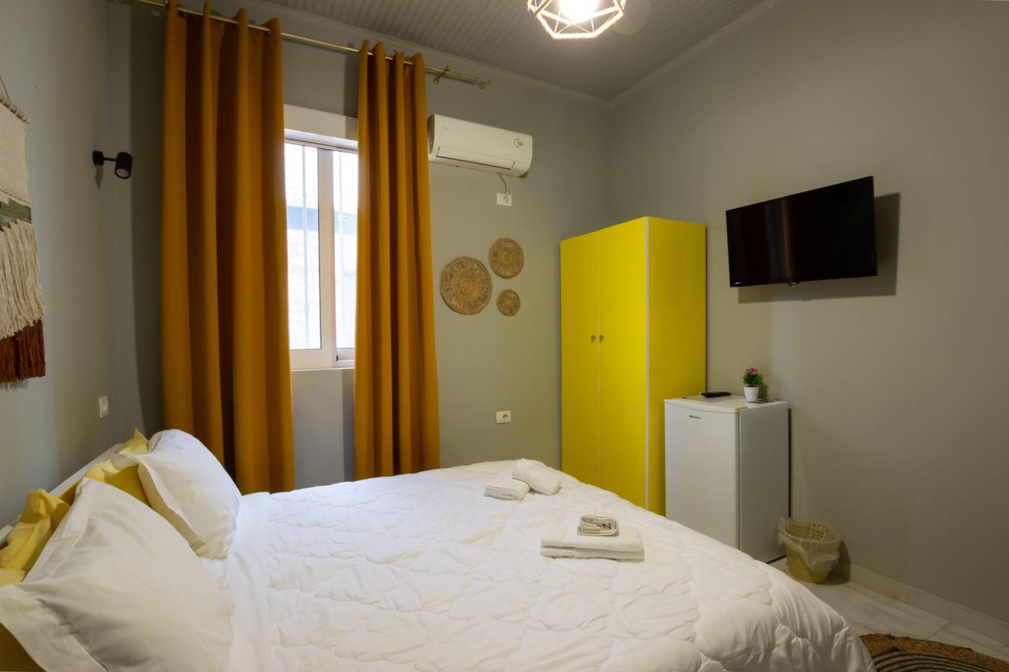 Jonian Boutique Hotel Sarande Bilik gambar